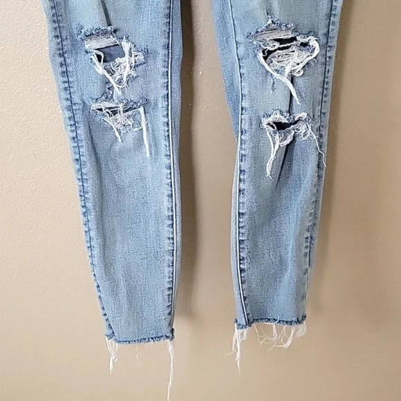 American Eagle Super Stretch Ripped Jeggings - Size 8 - Picture 3 of 10